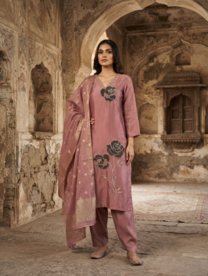 Dusty Rose Handcrafted Floral Embroidered Chanderi Kurti Set 3